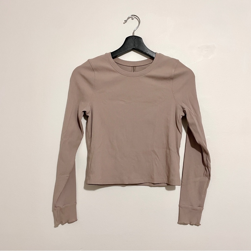 OUTDOOR VOICES Superform Rib Lettuce Long Sleeve Active Crop Top (Mocha Pink, S)